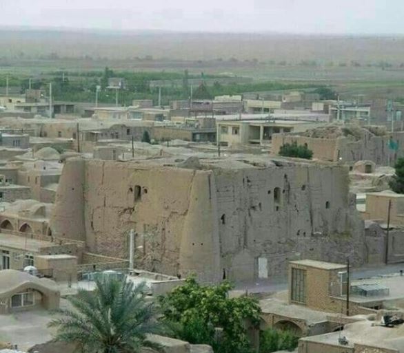 قلعه سنگ بست زواره با ۹۰۰ سال قدمت قلعه سنگ بست زواره با ۹۰۰ سال قدمت