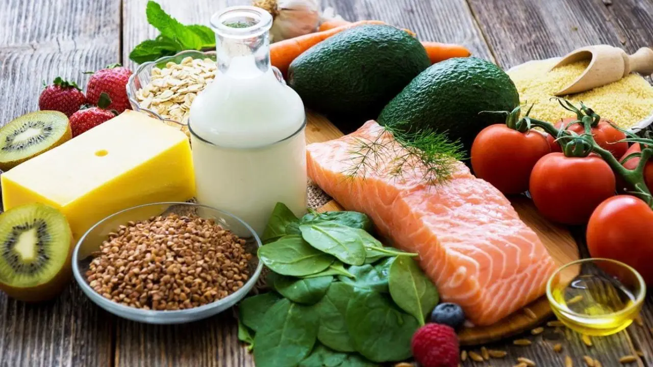 رژیم غذایی سالم، سرشار از انواع سبزیها، میوهها، غلات و حبوبات رژیم غذایی سالم، سرشار از انواع سبزیها، میوهها، غلات و حبوبات