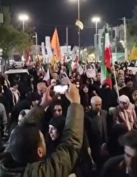 خیابان همچنان با مردم