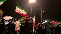 بارش شعارهای مردم ولایی بر سر دشمن شیطانی در شبی بارانی