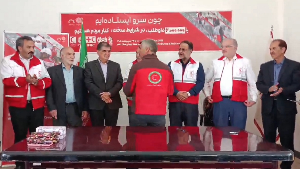 تجلیل از امدادگران جمعیت هلال احمر در مراغه