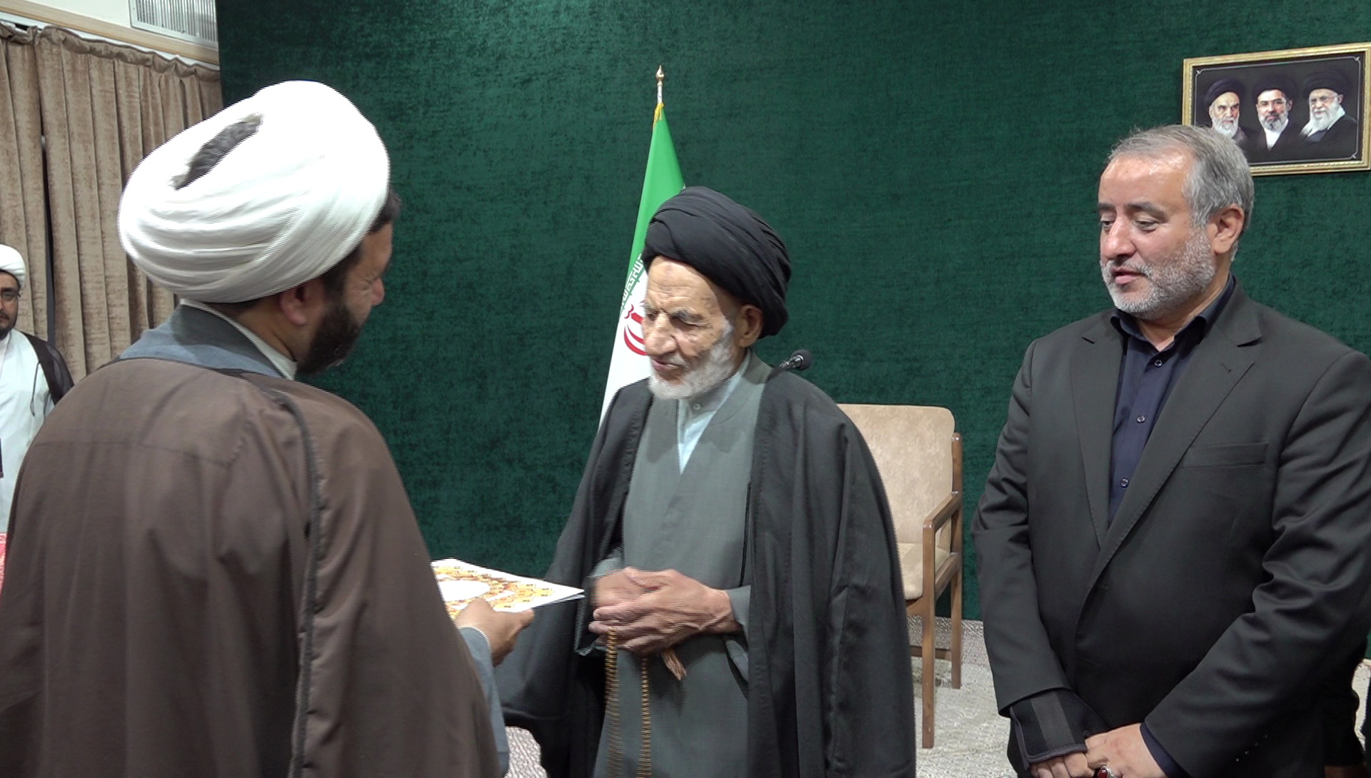 آغاز حرکت‌های انقلابی از مساجد