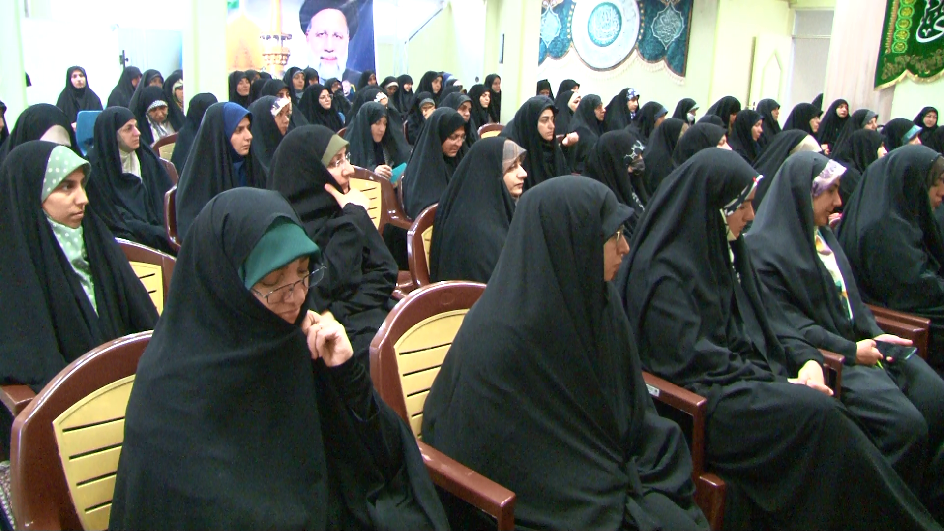 طلاب باید علمدار نهضت تبیین در جامعه باشند طلاب باید علمدار نهضت تبیین در جامعه باشند