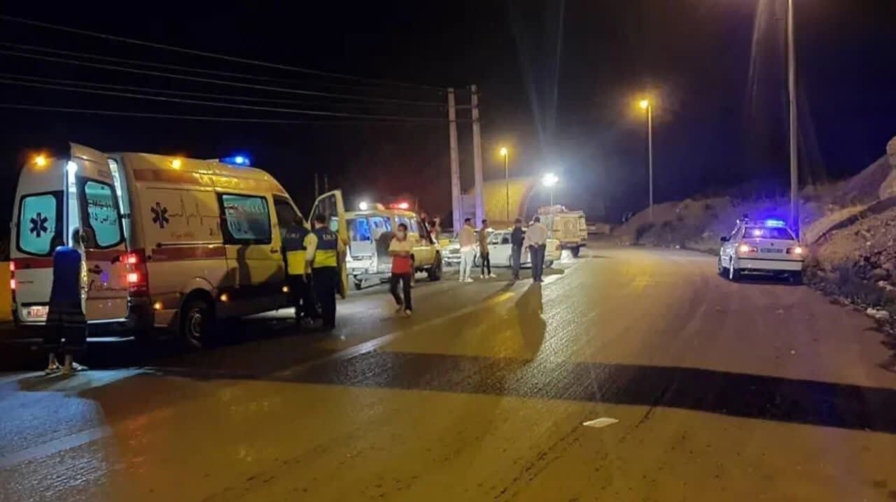 انتقال مصدومان حادثه رانندگی خنداب به اراک و شازند
