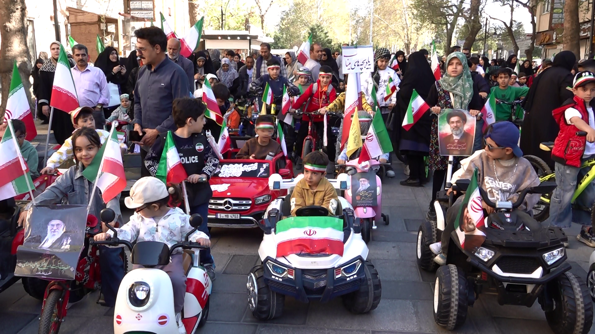 بیعت باشکوه کودکان همدانی با آرمانهای انقلاب بیعت باشکوه کودکان همدانی با آرمانهای انقلاب