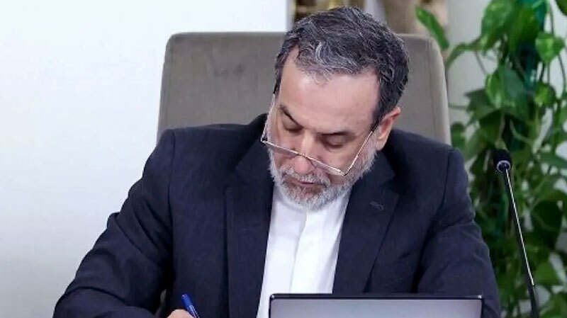 پیام عراقچی به دبیرکل حزب‌الله لبنان: هرگونه توافق با برقراری آتش‌بس در لبنان پیوند دارد