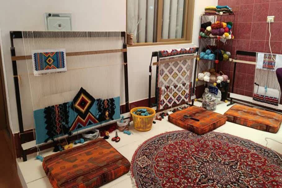 مددجویان البرزی ۳۲۰۰ متر مربع فرش و گلیم بافتند
