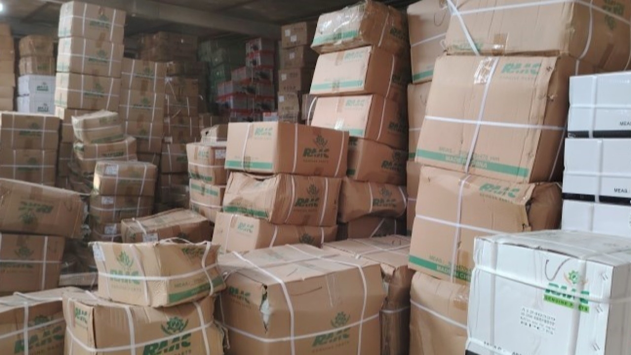 هزار و ۲۴۰ میلیارد ریال کالای قاچاق و احتکاری در گناباد کشف شد