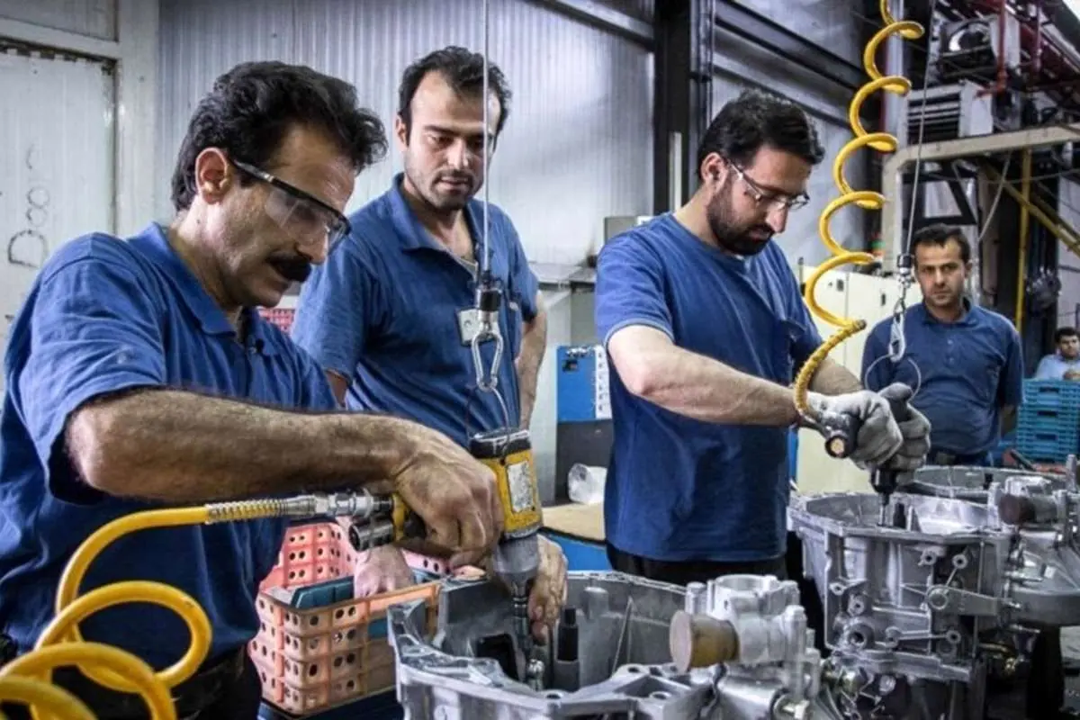 کارگران و کارفرمایان زنجانی پای کار تولید