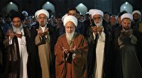 آیت‌الله جوادی آملی در قم بر پیکر رهبر شهید نماز می‌خواند
