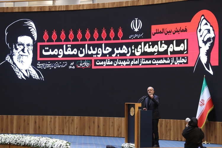 با رهبر شهید وداع نکرده و نخواهم کرد