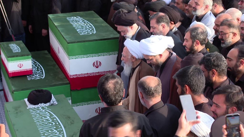 اقامه نماز بر پیکر مطهر رهبر شهید انقلاب در قم