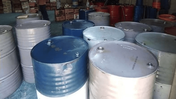 کشف ۶۴ هزار ليتر روغن موتور قاچاق در شهریار کشف ۶۴ هزار ليتر روغن موتور قاچاق در شهریار