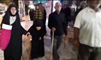 روایت بانوی ۹۰ ساله آبدانانی که با قامتی خمیده برای ایستادگی میهنش، هر شب به خیابان می‌آید