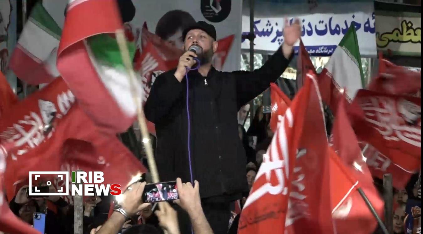 خالق سرود «باید برخاست» در تجمعات شبانه سنندج خالق سرود «باید برخاست» در تجمعات شبانه سنندج