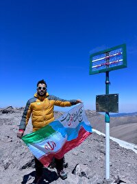 صعود کوهنورد خرمشهری به قله‌های سندان و شاهوار و تقدیم به شهدای میناب و ناو دنا