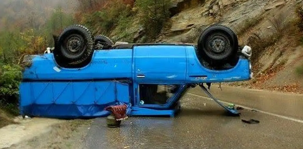 واژگونی نیسان با ۱۸ سرنشین در مراغه