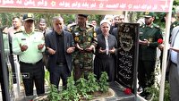 تجدید پیمان با آرمان‌های انقلاب و نظام اسلامی با گلباران مزار شهدا