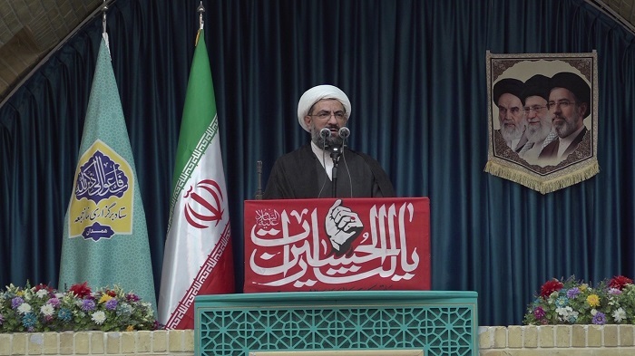 خطیب جمعه همدان: جمهوری اسلامی ایران به دنبال جنگ افروزی نیست.
