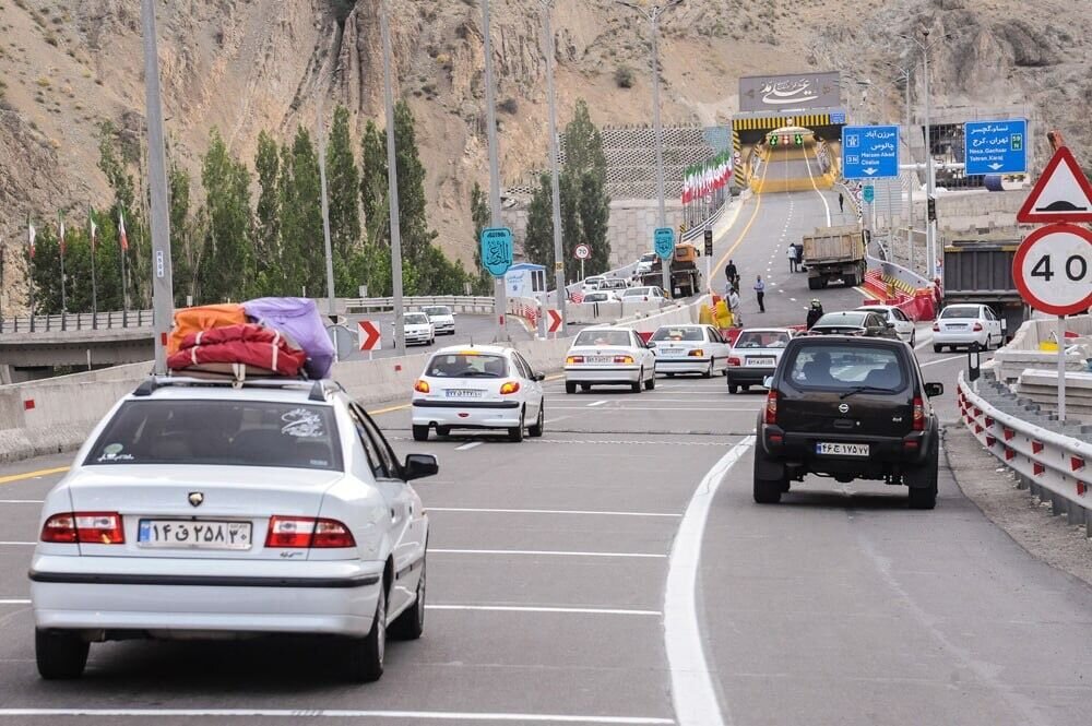 جاده چالوس به سمت استان مازندران یکطرفه است جاده چالوس به سمت استان مازندران یکطرفه است