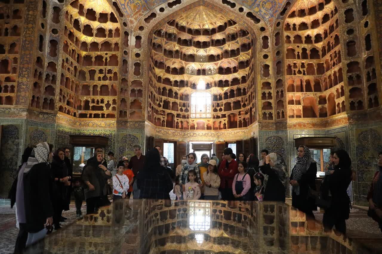 بازدید هفت هزار گردشگر از بقعه شیخ صفیالدین اردبیلی بازدید هفت هزار گردشگر از بقعه شیخ صفیالدین اردبیلی