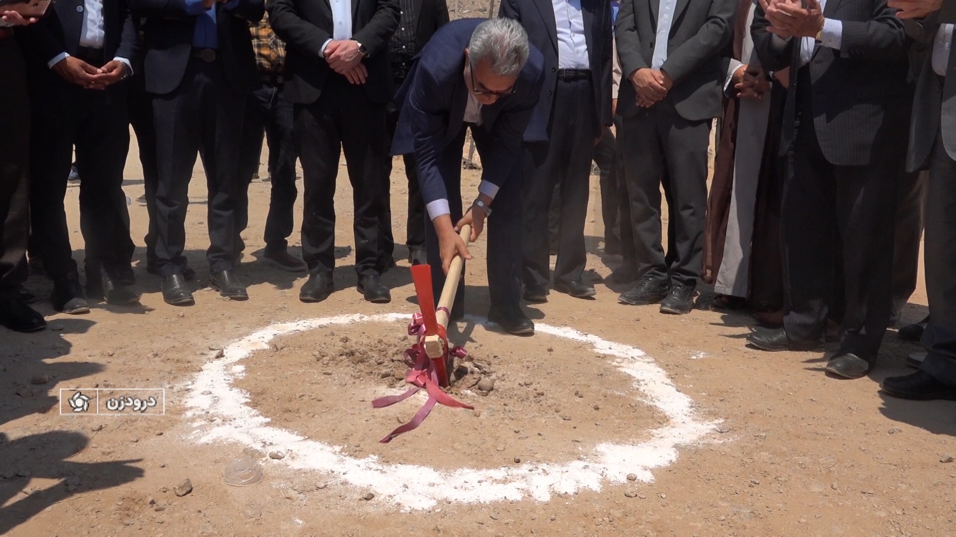 کلنگ زنی مدرسه خیرساز در درودزن مرودشت کلنگ زنی مدرسه خیرساز در درودزن مرودشت