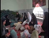 همت بانوان روستای اسلام آباد سملقان برای تهیه بالشت‌های اربعین