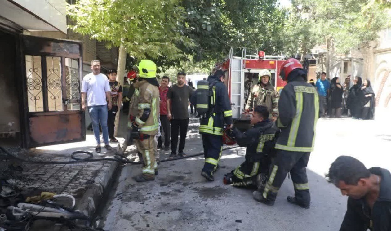 نجات ۶ نفر از حریق منزل مسکونی در مشهد