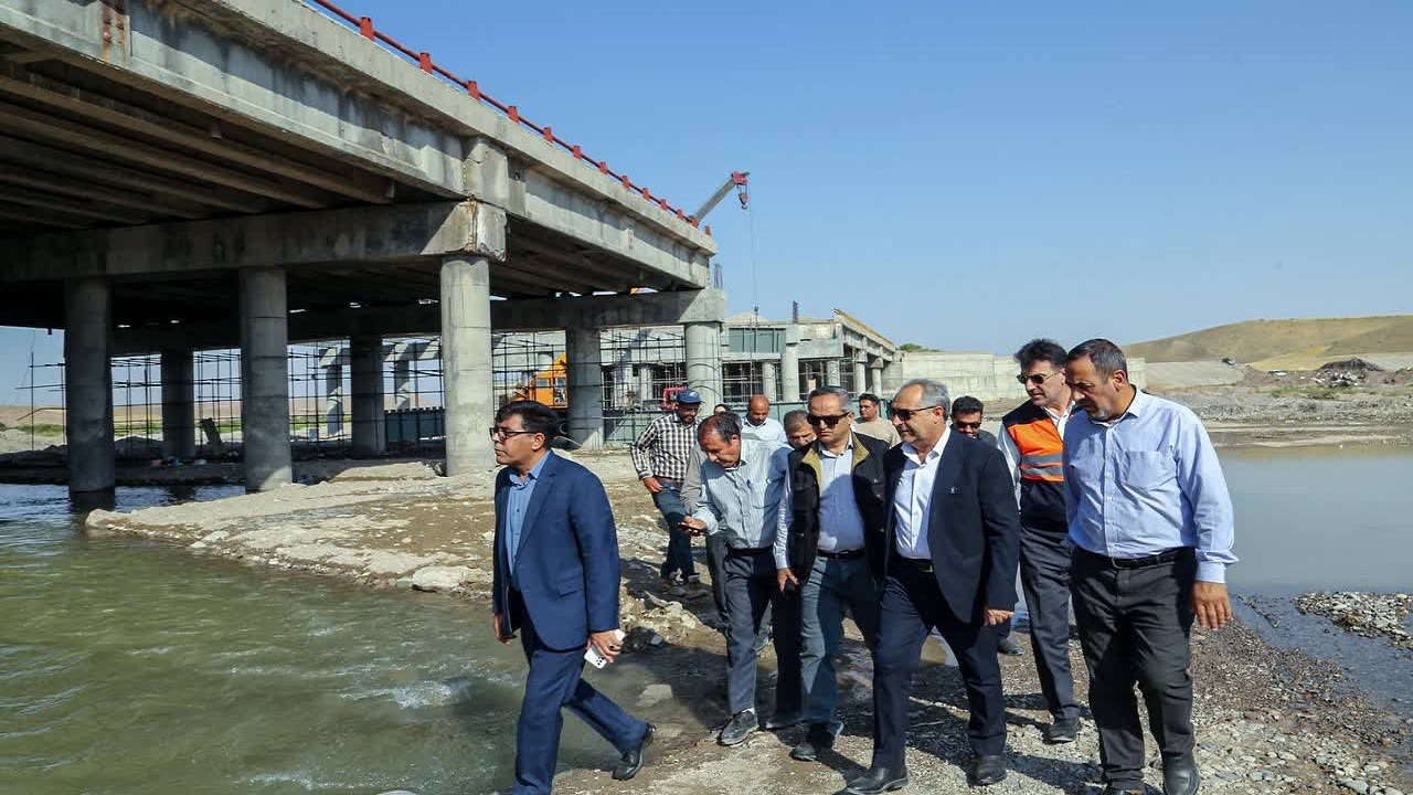 بازدید استاندار آذربایجان شرقی از روند بازسازی پل هشترود