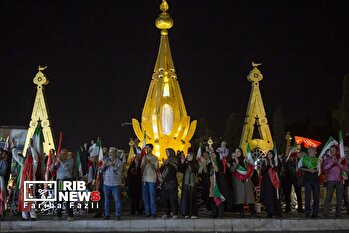 تجمع شبانه مردم شیراز در میدان آیینی امام حسین(ع)