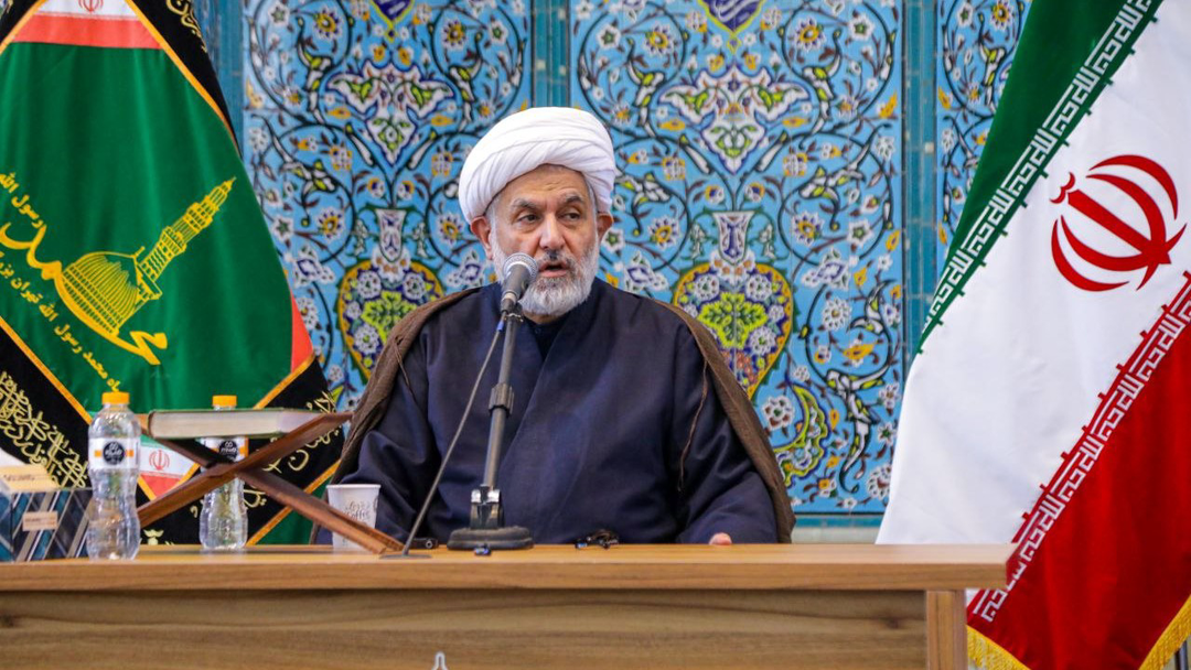 اگر بنا به مذاکره باشد باید با قدرت با دشمن وارد گفت‌وگو شد