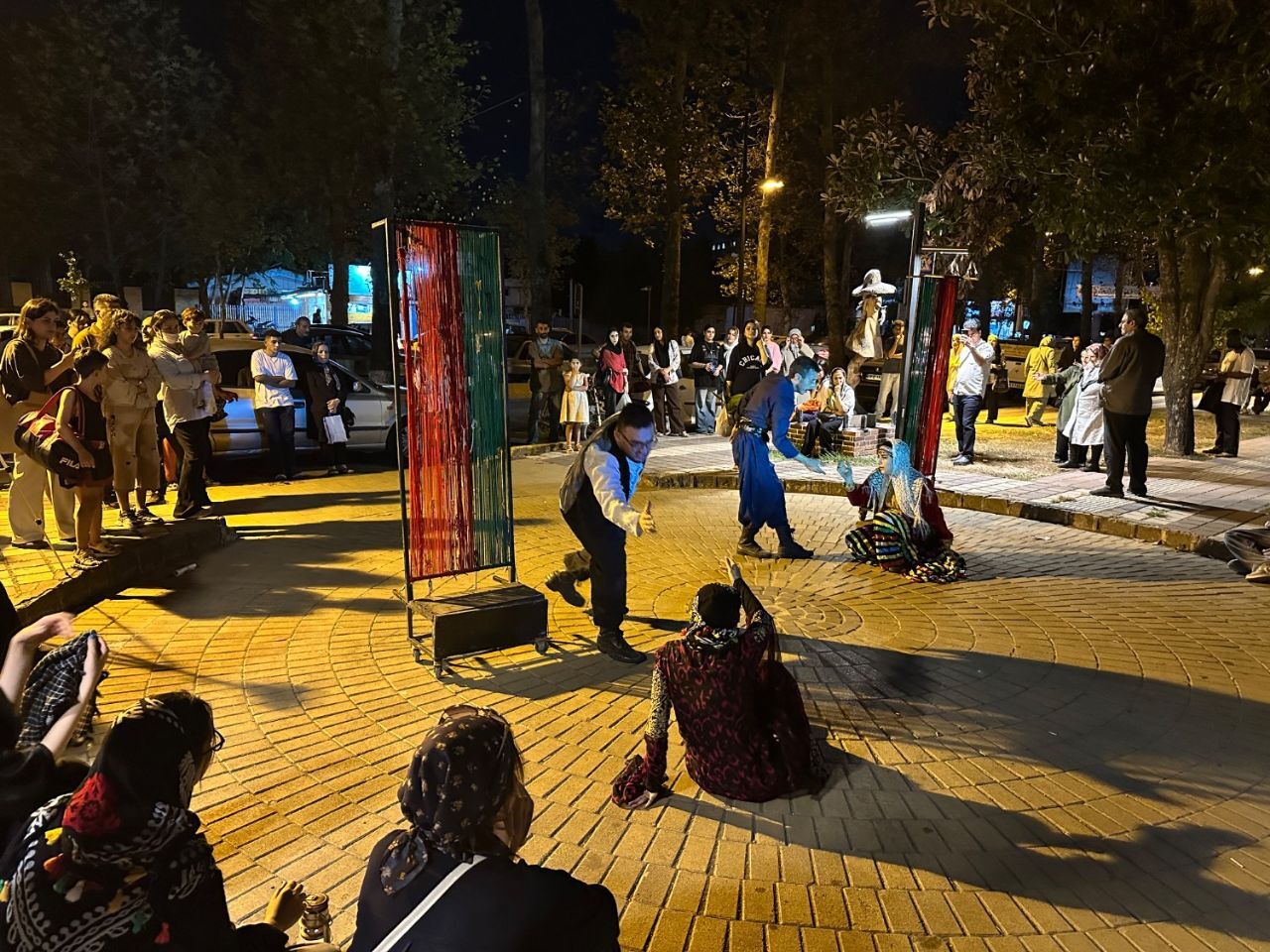 اجرای نمایش خیابانی دوران وحدت در لاهیجان