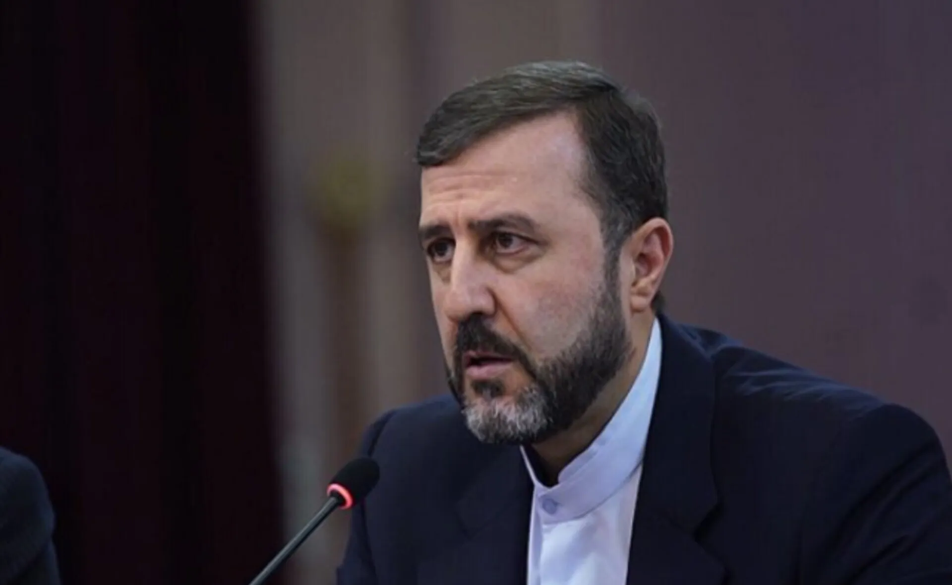 غریب آبادی: اجرای تفاهم هرمز با عمان منوط به انجام تعهدات آمریکاست